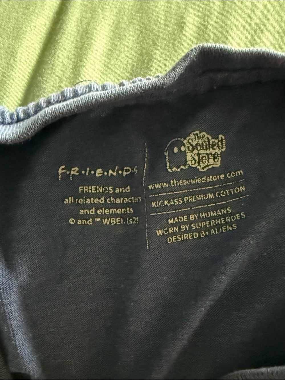Friends tee - Picture 3 of 3